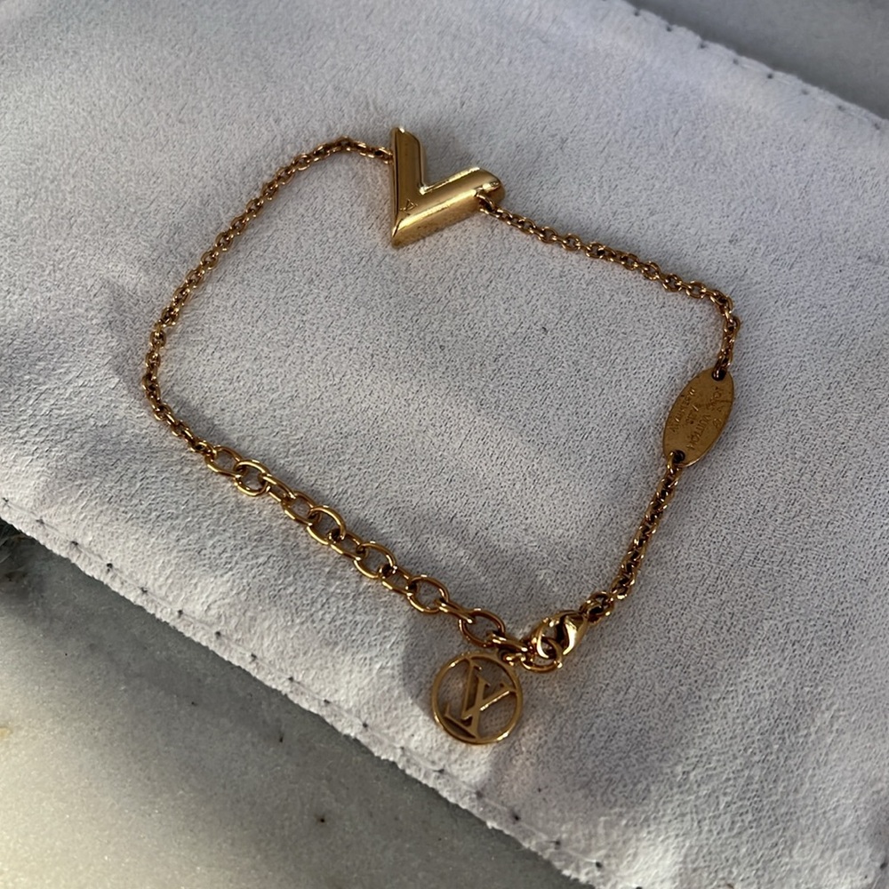 Louis Vuitton Essential V Station Bracelet - Picture 3 of 8